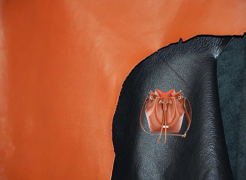 Ledertasche Farbe wählen