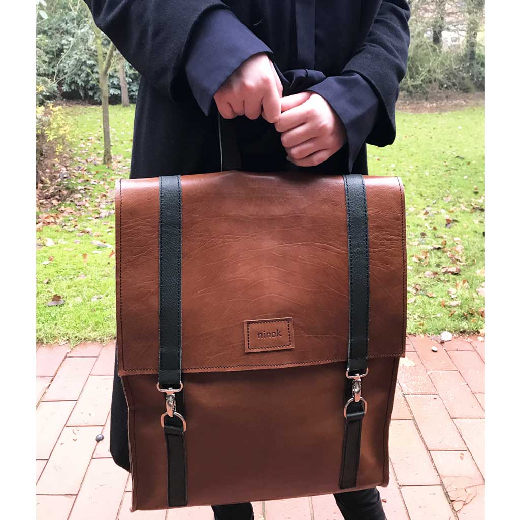 Lederrucksack handmade in germany. Großer Rucksack aus Leder in braun.