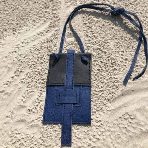 Handytasche Crossover Ledertasche schwarz/cobaltblau zum Umhängen und als bauchtasche oder Crossbody. Für Karten und Geld. Smartphone Bag für Damen und Herren.