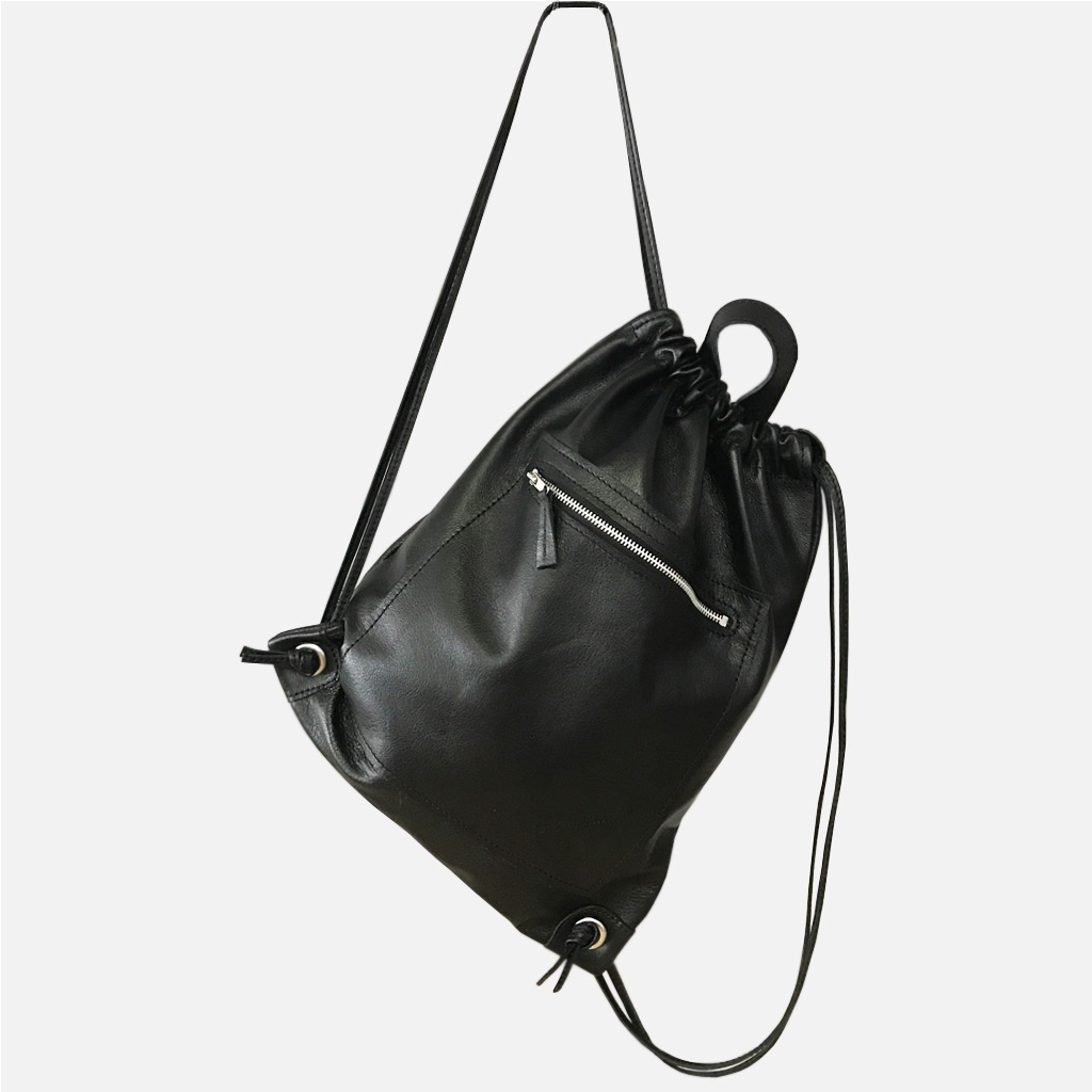 Leder Rucksack schwarz uni. Gymsack mit Zug. Damen und Herren Gymbag black. Minimalistischer Lederrucksack.