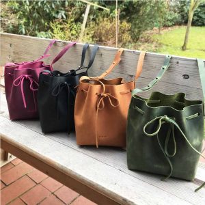 Cognac braune Bucket bag Ledertasche schwarz, gruen, lila magenta. Mittelgrosse Bucket Bag Umhängetasche Damentasche, handgefertige Schultertaschen mit Zug.