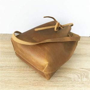 Ledertasche braun curry Bucket Bag Crossbody bag und Schultertasche. Umhängetasche für Damen handgefertigt.