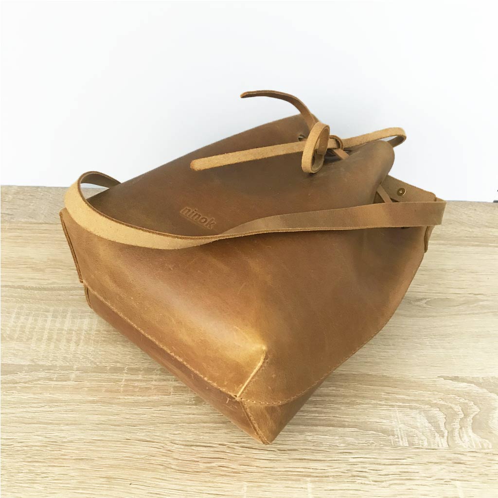 Ledertasche braun curry Bucket Bag Crossbody bag und Schultertasche. Umhängetasche für Damen handgefertigt.