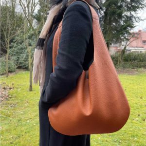 Hobo Bag cognac braun matt genarbtes Leder. Damen Schultertasche mit Henkel. Handgefertigte Ledertasche für Damen. Große braune Tasche.