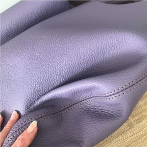 Shopper lila flieder Leder Hobo Bag violett. Große Ledertasche mit Henkel und Innenfach. Handgefertigt in Deutschland.