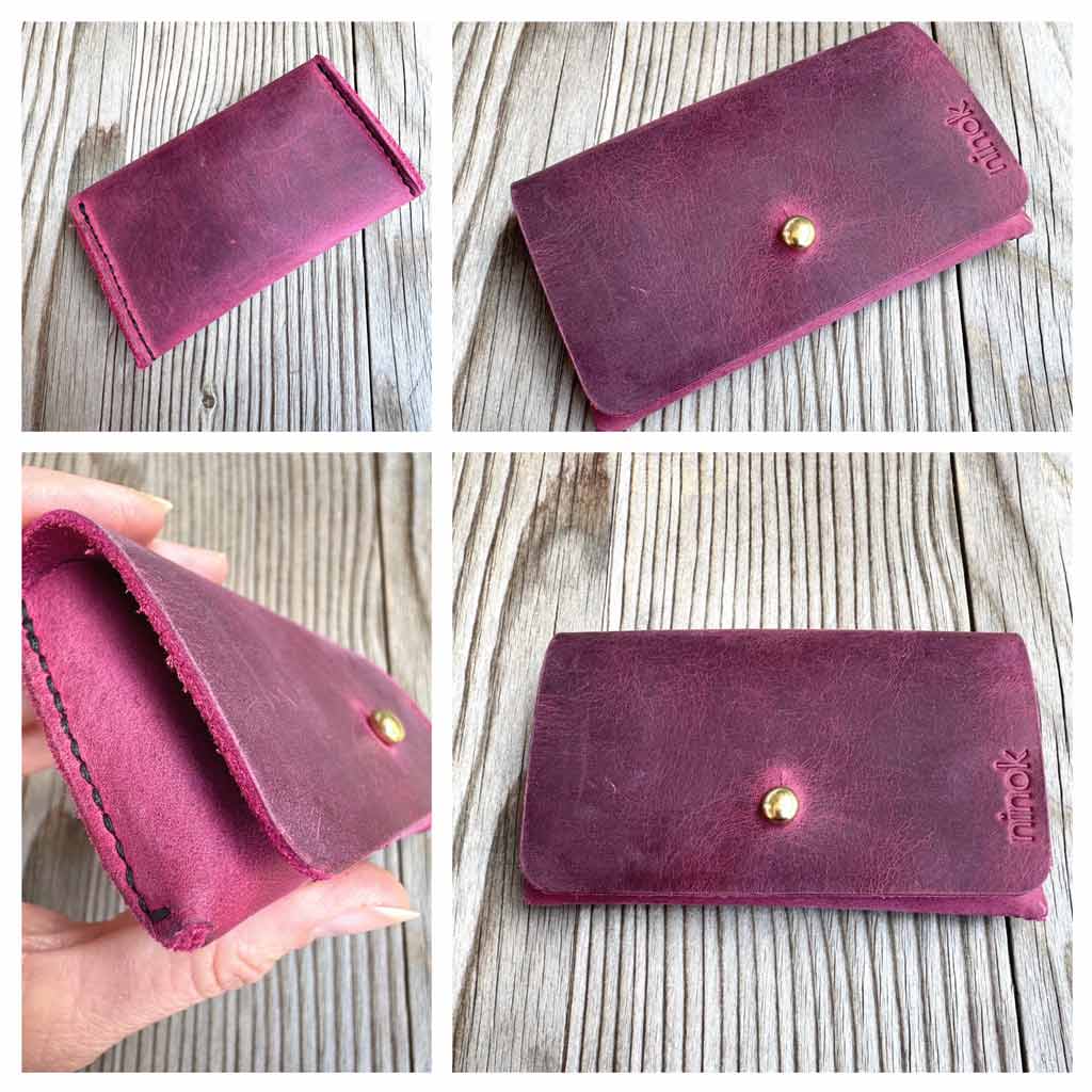 Kartenetui Leder Visitenkarten Etui für Damen und Herren mit Deckel und Messing-Knopf für viele EC Karten, Geld oder Schlüssel. Mini Geldbörse handgenäht, ca. 11x7x1,5 cm groß. Personalisierung mit Prägung möglich. Etui aus dickem Leder, robust. In magenta lila mit vintage Charakter.