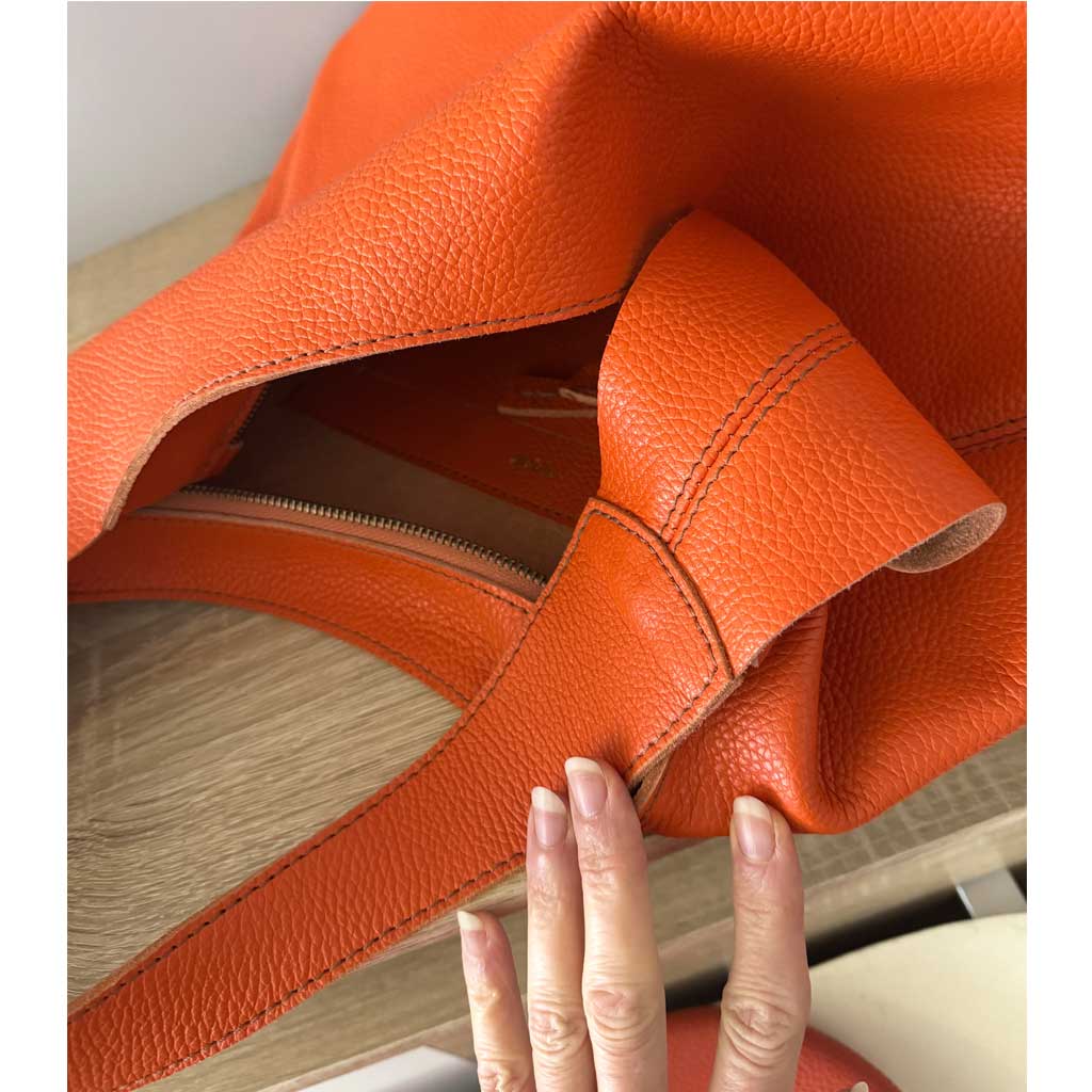 Hobo Bag orange Ledertasche groß mit Henkel. Mit Innenfach. Verschluss nach Wahl: ohne Verschluss, mit Magnet, Druckknopf oder Reißverschluss. Handgefertigte Ledertasche.