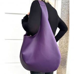 Schultertasche lila flieder Leder Hobo Bag violett. Hell und dunkel. Große Ledertasche mit Henkel und Innenfach. Mit Verschluss deiner Wahl: ohne, Magnet oder Reißverschluss. Handgefertigt in Deutschland.