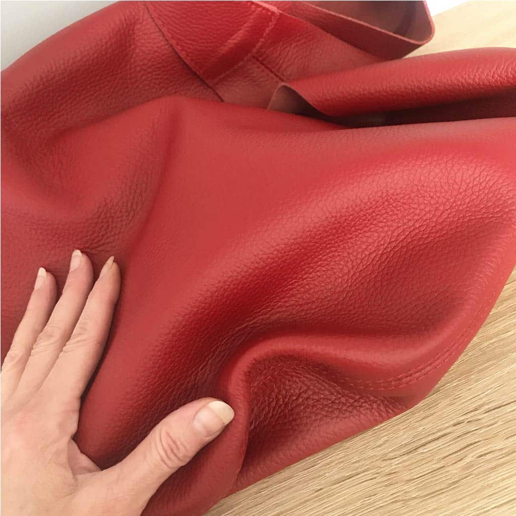 Hobo Bag rot Ledertasche groß mit Henkel. Mit Innenfach und Reißverschluss. Handgefertigte Ledertasche.